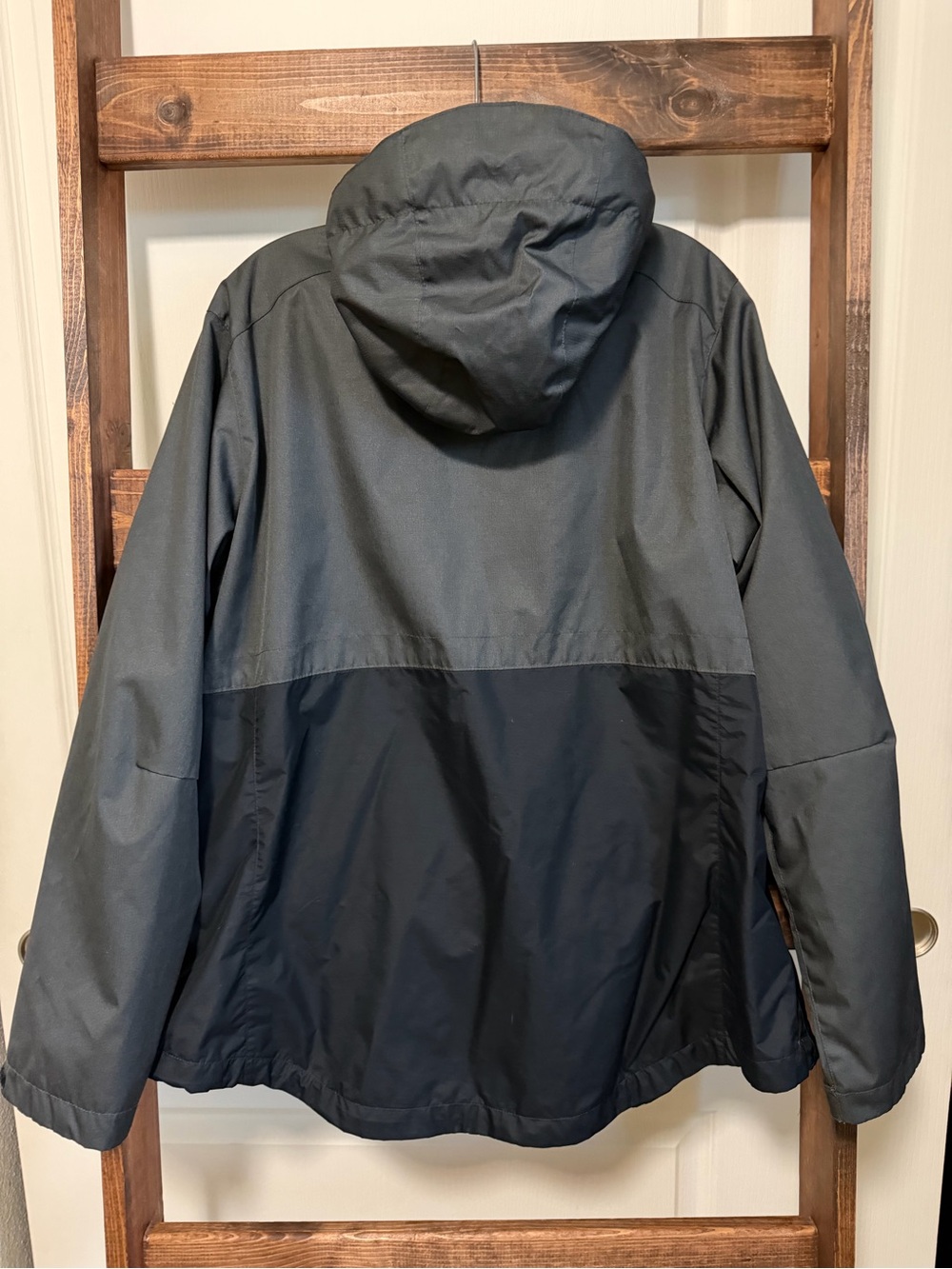 Columbia Two-Tone Black Hooded Rain Jacket - Picture 5 of 6
